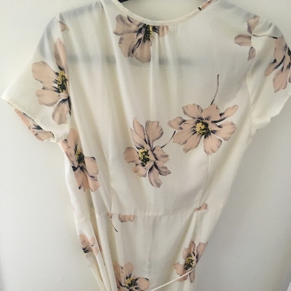 Flowy floral tie dress - Picture 3 of 3